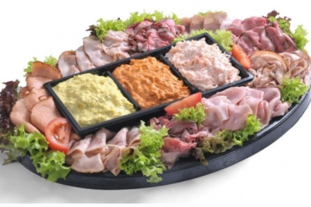 Vleeswaren/salade schotel
